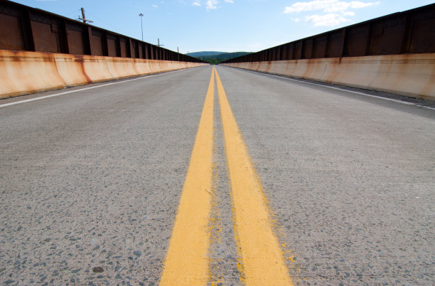 桥上的黄线图片下载