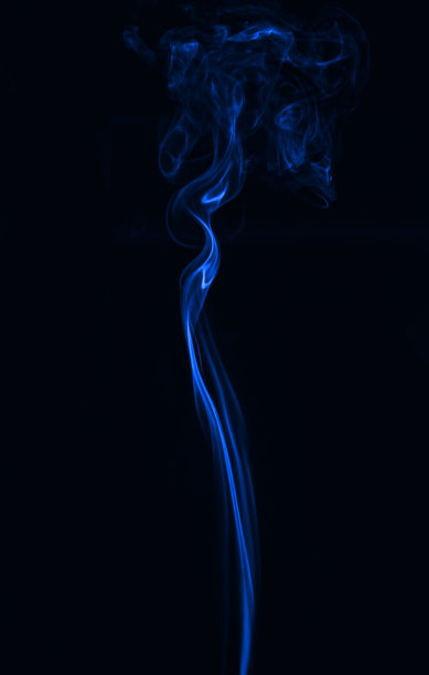 抽象烟孤立在黑色图片下载
