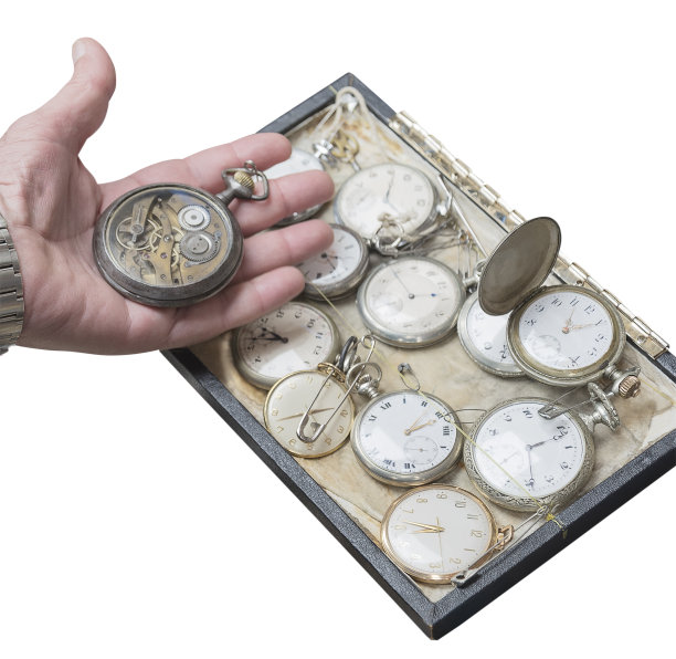 手上有发条的旧怀表图片下载