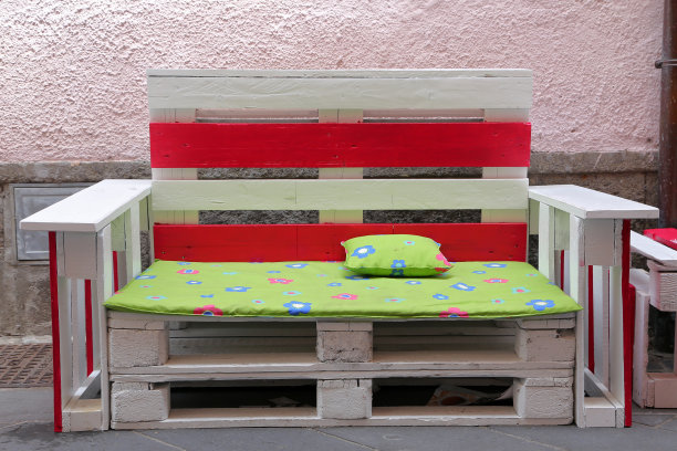 意大利博尔塞纳中世纪村庄的真实迷人街道图片下载