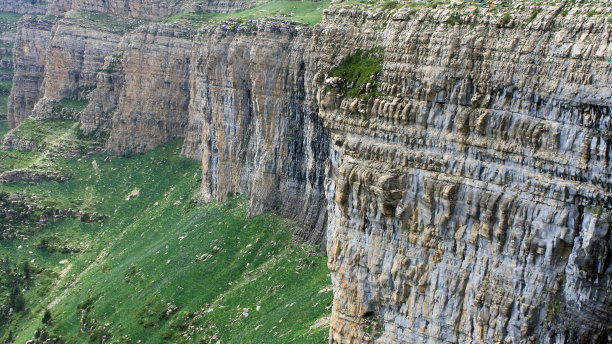 奥德萨国家公园的垂直悬崖图片下载