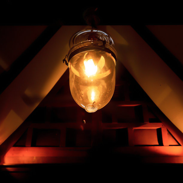 优雅的水晶吊灯图片下载