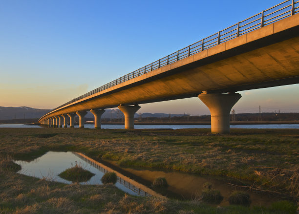河上公路桥图片下载