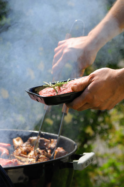 准备烧烤的新鲜肉图片下载