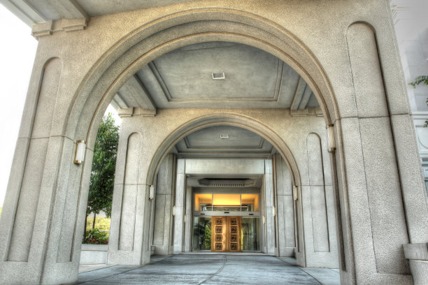 廷帕诺戈斯山的庙宇门图片下载