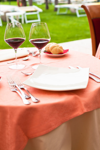 豪华餐厅的Elengat餐桌图片下载