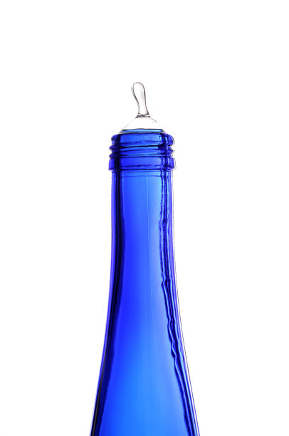 水从瓶子里溅出来图片下载