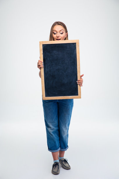 可爱的女学生拿着空白板图片下载