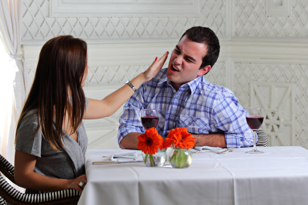 打在他脸上图片下载