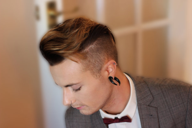 年轻的男模图片下载