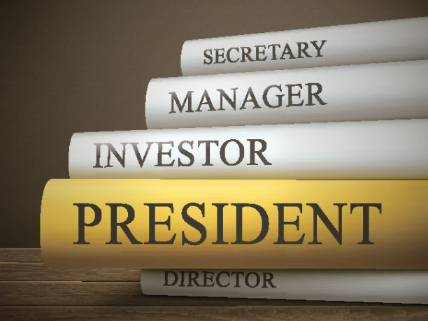 总统孤立在一张木桌上的书名图片下载