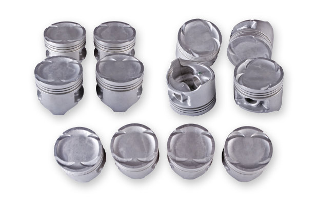 白色背景上的活塞汽车图片下载