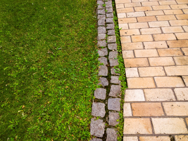 铺平道路和草坪。图片下载