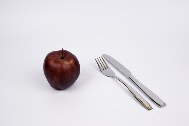 红苹果和刀叉图片下载