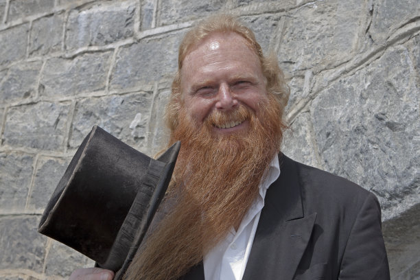 手摇风琴的人图片下载