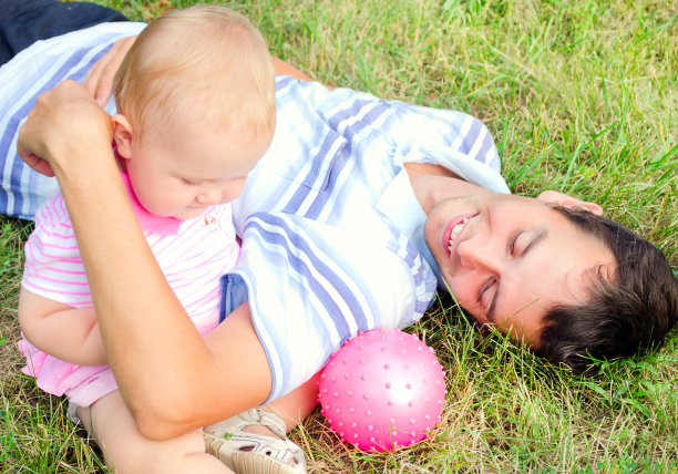爸爸和女儿在玩图片下载