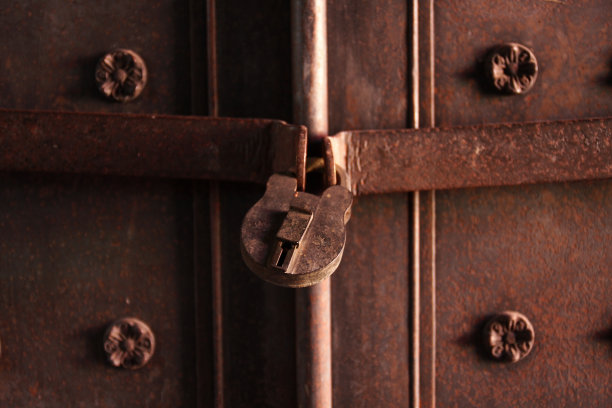 旧钥匙被锁住了图片下载