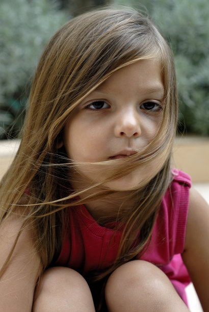 小女孩说图片下载