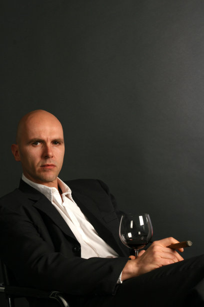 自信的男人图片下载