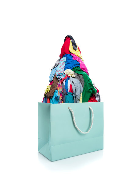 装满衣服的袋子图片下载