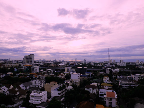 在曼谷城市的一些地方，以黑暗的色调图片下载