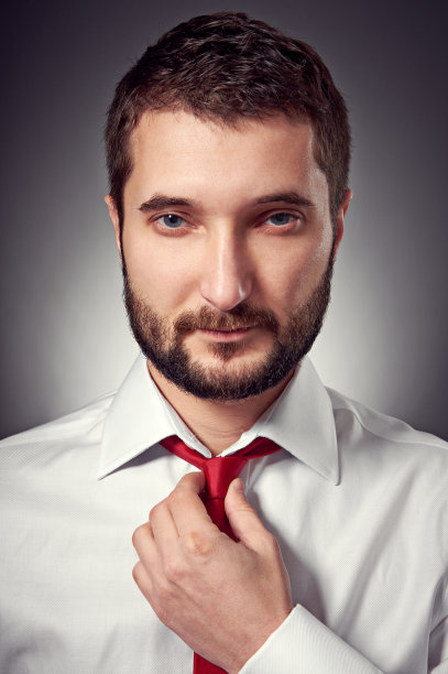 留胡子的帅哥图片下载