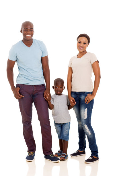 一对年轻夫妇和他们的儿子图片下载