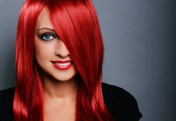 红头发的女人图片下载