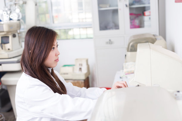 女性的眼科医生图片下载