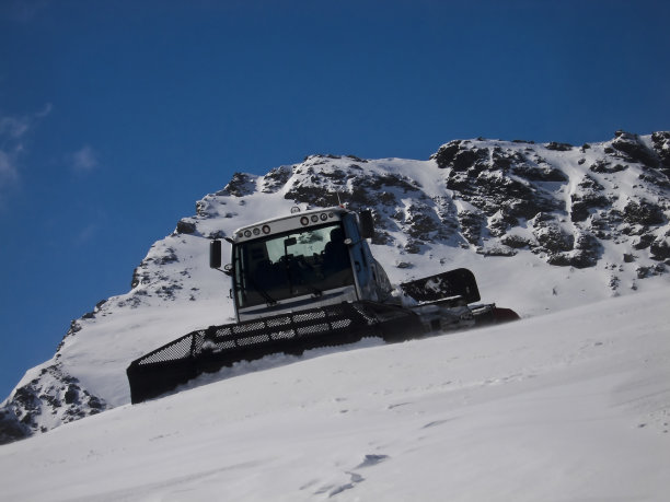 白色斜坡basher图片下载