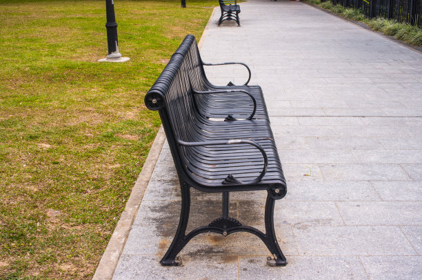 椅子在花园图片下载