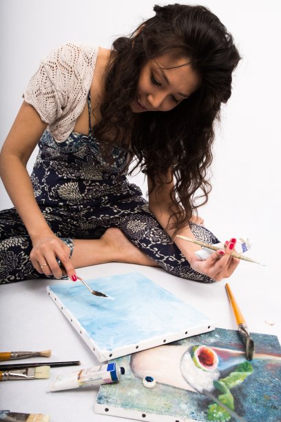 年轻woment油漆图片下载