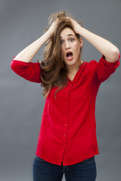 疯狂的20岁女孩表达误解图片下载