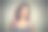 头疼的女人打电话。心烦意乱的女孩打电话图片下载