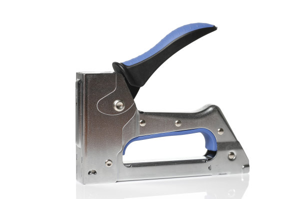 订书钉枪在白色背景图片下载