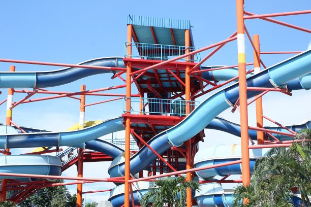 水上公园的水管图片下载