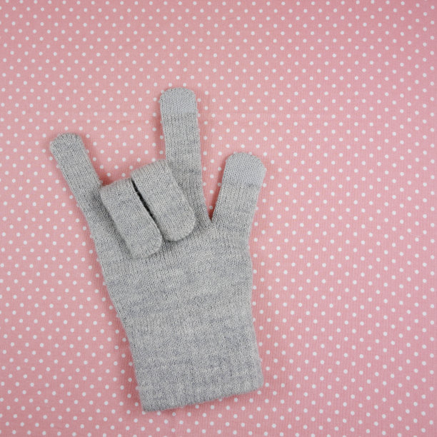 金牛座:灰色手套是爱情的象征图片下载