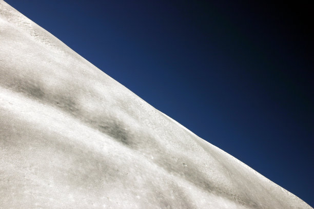 有角度的雪/天空 #2图片下载