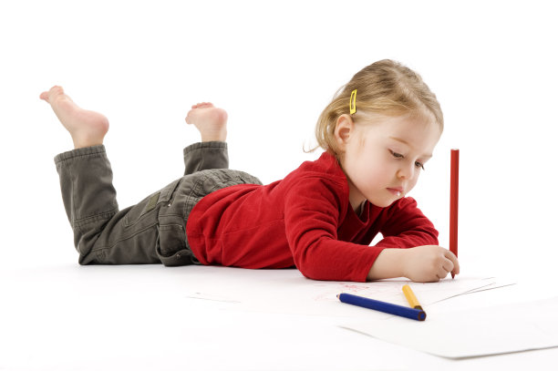 小女孩在白色背景上素描。彩色图像图片下载