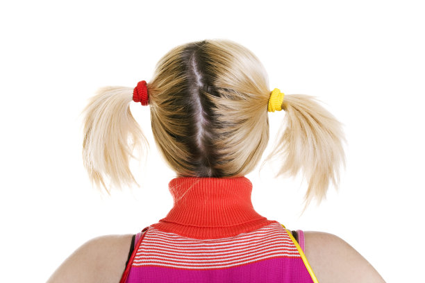 梳着辫子的金发女人图片下载