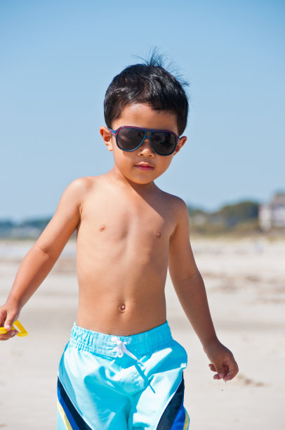 冲浪的男孩图片下载