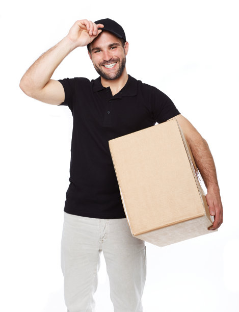 微笑送纸盒的快递员图片下载