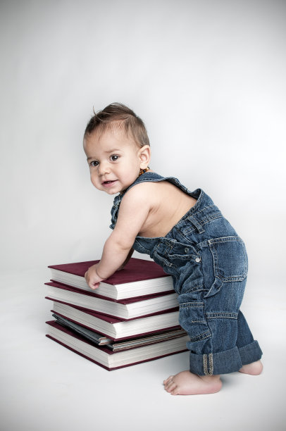 可爱的宝宝攀岩书图片下载