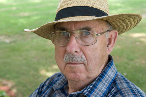 不同的退休帽子-长者图片下载