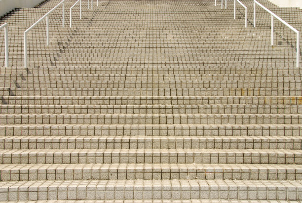 到体育场的步骤图片下载