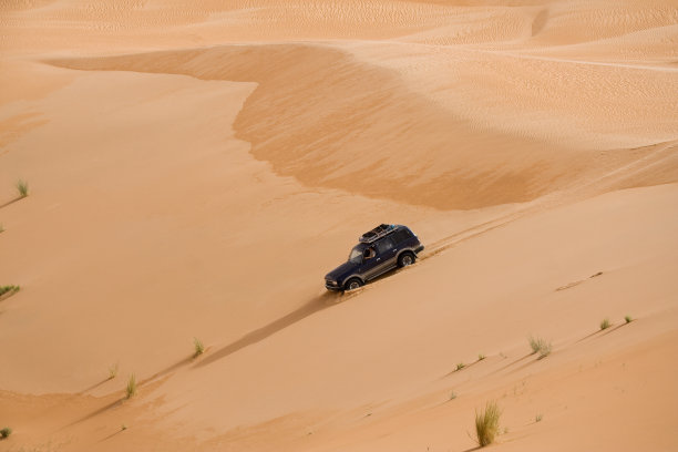 在沙滩上越野图片下载