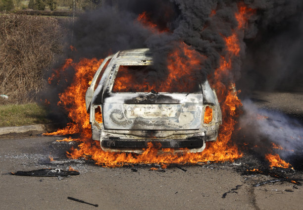 汽车着火了图片下载