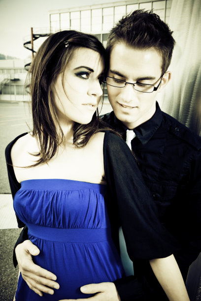 年轻情侣在一起图片下载