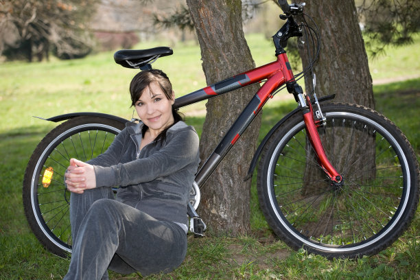 活跃的女人图片下载