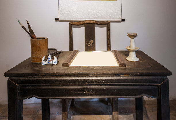 旧的学习设备和家具素材图片